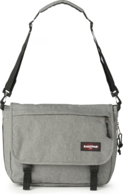 EASTPAK Delegate messenger bag