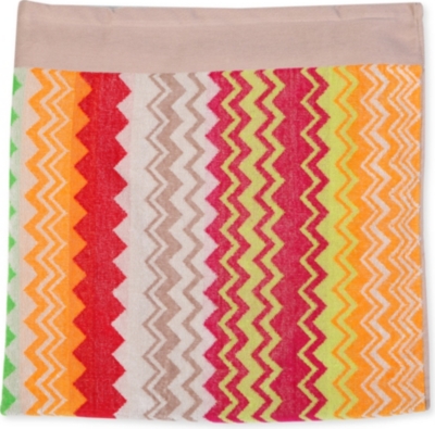 DEYONGS Chevron beach towel