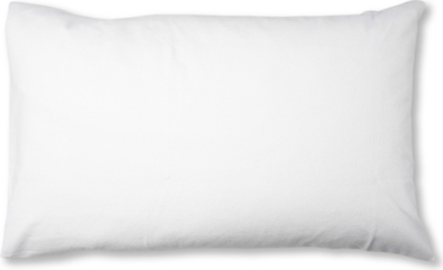THE FINE BEDDING COMPANY Complete Care pillow protector