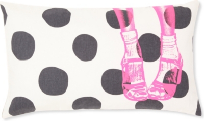 LA CERISE SUR LE GATEAU Spotty shoes cushion cover
