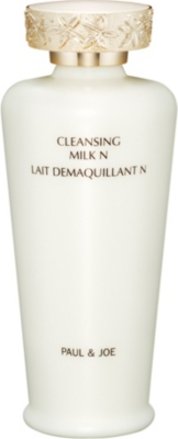 PAUL & JOE Cleansing milk