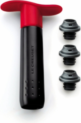 LE CREUSET Plastic wine pump and three stoppers