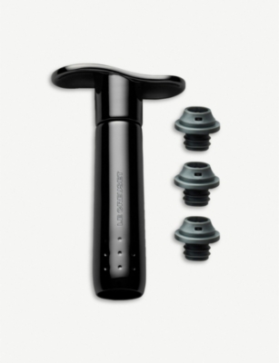 LE CREUSET Plastic wine pump and three stoppers
