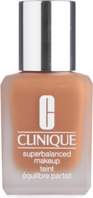CLINIQUE Superbalanced Makeup