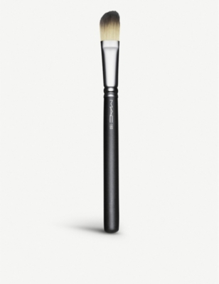 MAC 193 Angled Foundation Brush
