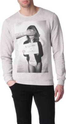 NEW LOVE CLUB Kissing is cool sweatshirt
