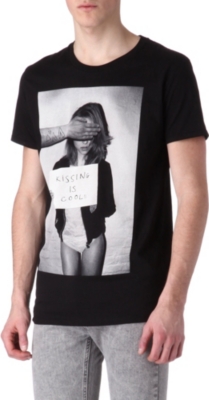 NEW LOVE CLUB Kissing is Cool t-shirt