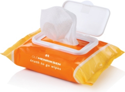 OLE HENRIKSEN Truth to Go cleansing wipes