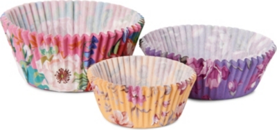 TALKING TABLES Floral cake cases