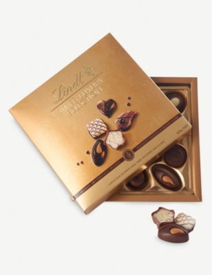 LINDT Swiss Luxury praline selection 145g