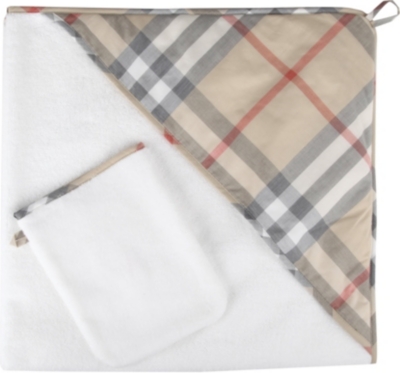 BURBERRY Towel and mitt set