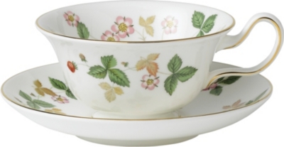 WEDGWOOD Wild strawberry tea saucer