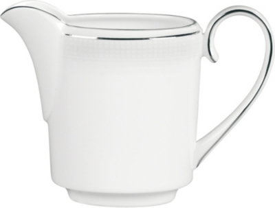 VERA WANG @ WEDGWOOD Blanc sur Blanc creamer