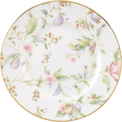 WEDGWOOD Sweet Plum 18cm plate