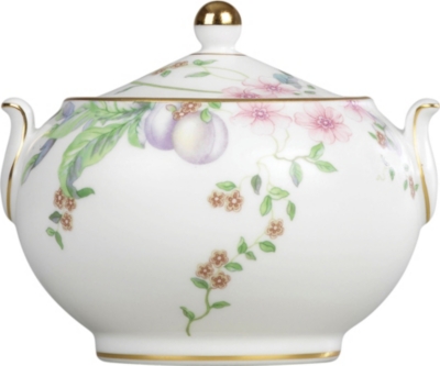 WEDGWOOD Sweet Plum covered sugar bowl