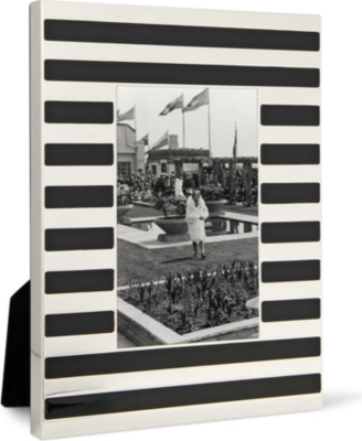 WEDGWOOD Intaglio black and silver frame 4