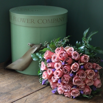 THE REAL FLOWER COMPANY Cafe Latte hat box rose bouquet