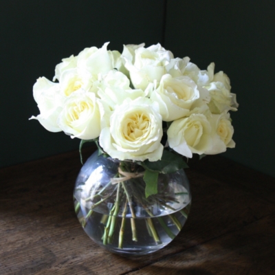 THE REAL FLOWER COMPANY Ivory rose 20 stem bouquet with orb vase