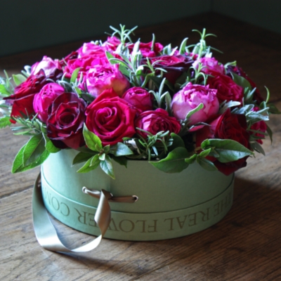 THE REAL FLOWER COMPANY Red hat box