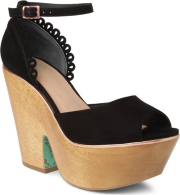 CJG SHOES Shamrock suede wedge sandals
