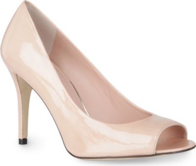 STUART WEITZMAN Stylish patent leather courts