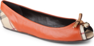BURBERRY Haymarket Romsey leather pumps