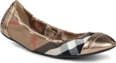 BURBERRY Southwark canvas pumps