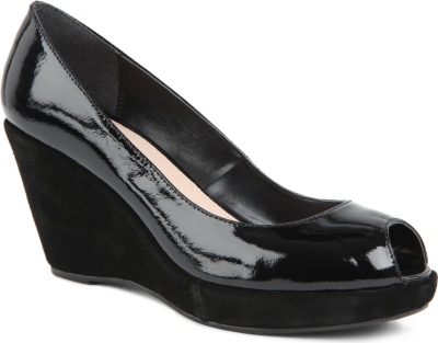 CARVELA Apricot patent wedge courts