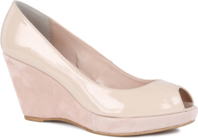 CARVELA Apricot patent wedge courts