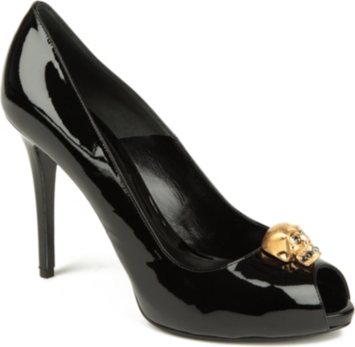 ALEXANDER MCQUEEN Skull patent peep–toe courts