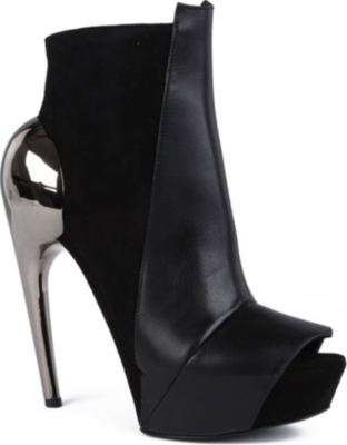 GARETH PUGH Sandy suede and leather ankle boots