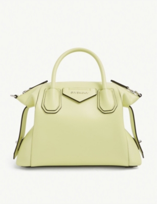 Antigona Soft small leather shoulder bag(9237553)
