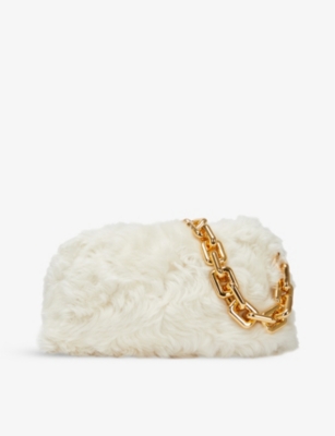 The Chain Pouch shearling clutch bag(9303607)