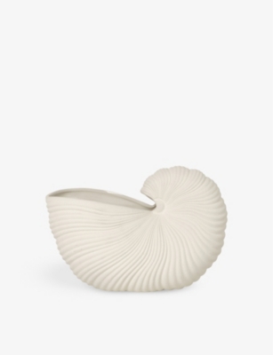 FERM LIVING: Shell-shaped stoneware pot 31cm