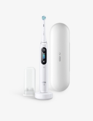 SMARTECH: Oral B iO8 electric toothbrush with travel case