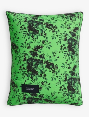 MAGNIBERG: Sweet graphic-print cotton pillowcase 50cm x 75cm