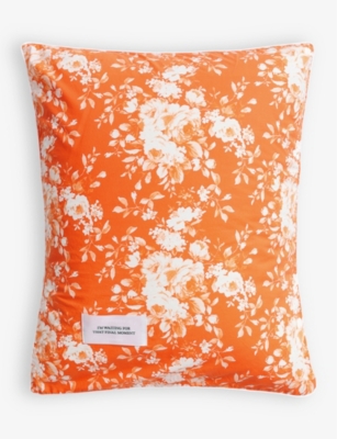 MAGNIBERG: Sweet graphic-print cotton pillowcase 50cm x 75cm