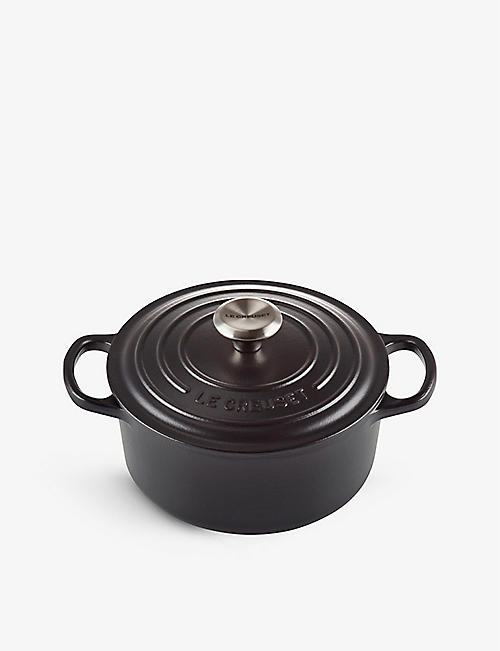 LE CREUSET: Signature round cast-iron casserole dish 28cm