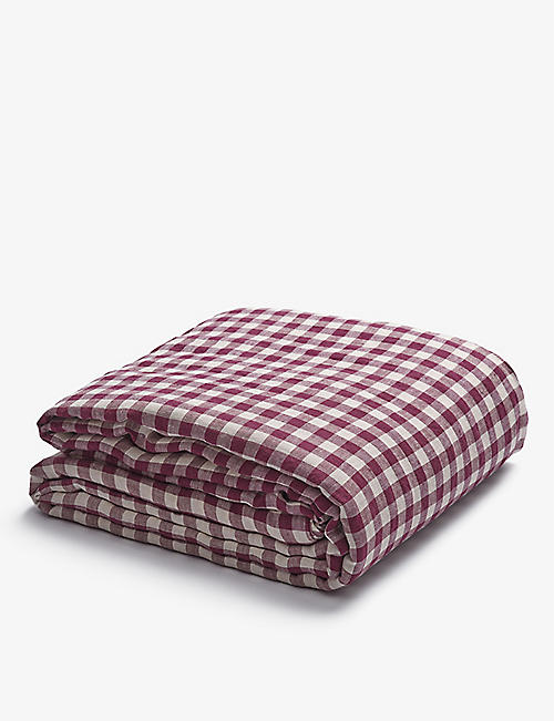 PIGLET IN BED: Gingham-pattern super king linen duvet cover