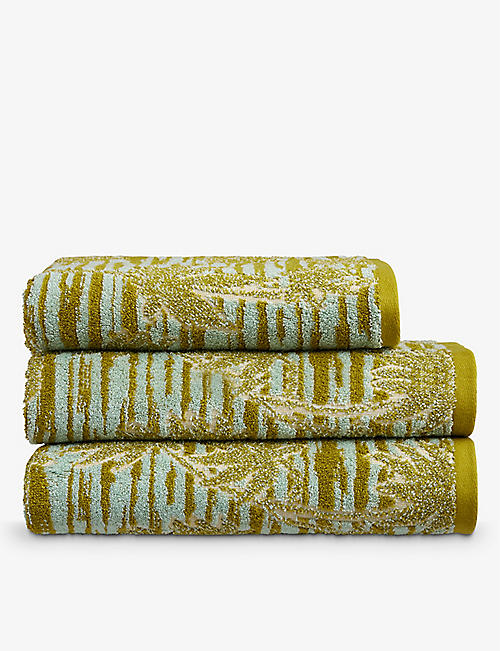 YVES DELORME: Tropical graphic-pattern organic-cotton bath sheet 90cm x 150cm
