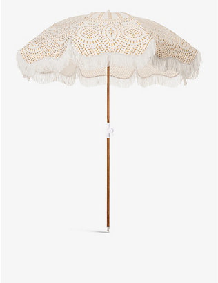 BUSINESS & PLEASURE CO.: Holiday graphic-print fringed-trim beach umbrella 113cm