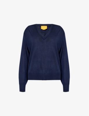 GUEST IN RESIDENCE: The Airy V-neck cashmere jumper