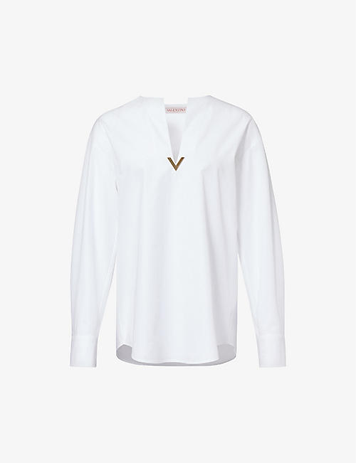 VALENTINO GARAVANI: V-neck logo-plaque cotton-poplin top