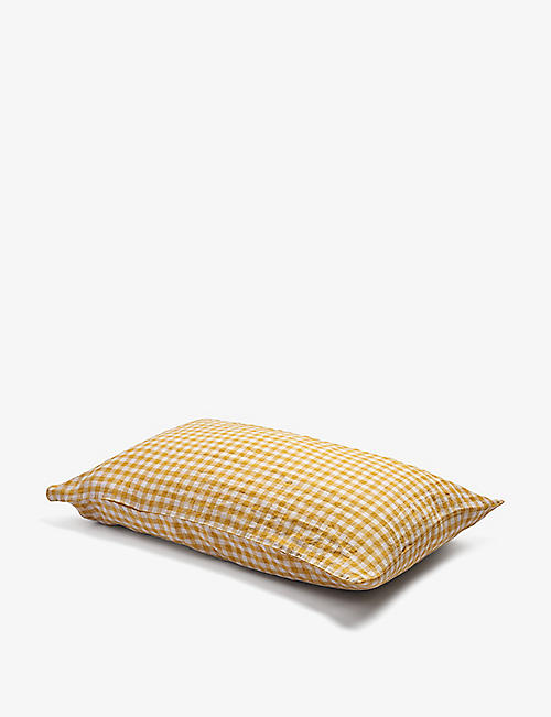 PIGLET IN BED: Gingham-pattern standard linen pillowcases 50cm x 75cm