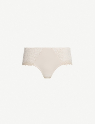 WACOAL Scalloped lace shorty briefs