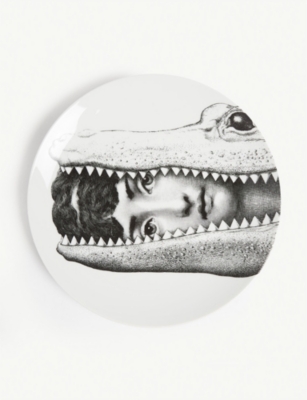 FORNASETTI: Tema e Variazioni crocodile plate no.233 porcelain wall plate 26cm