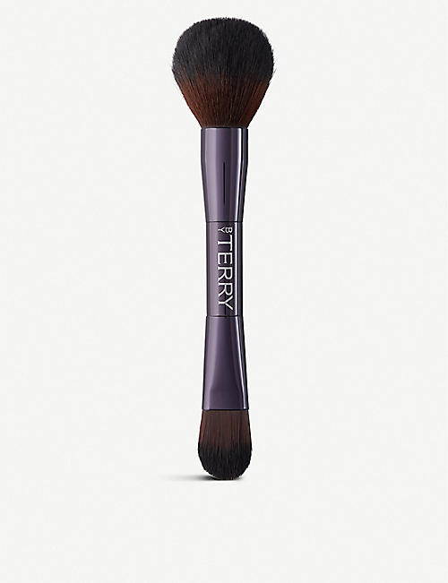 BY TERRY: Dual-ended face brush