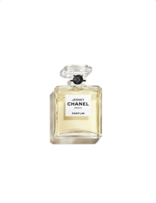 Les Exclusifs de Chanel Jersey by Chanel is a Floral Woody Musk fragrance  for women. Jersey Eau de Parfum, an olfactory garment, is an…