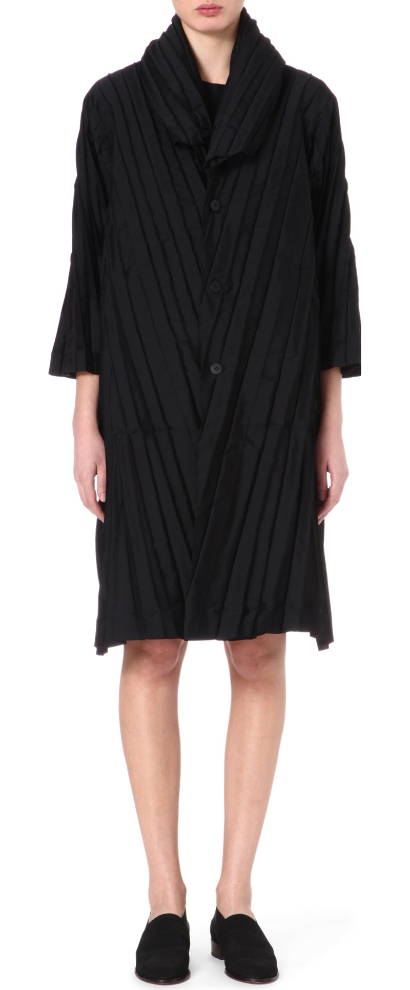 ISSEY MIYAKE   Pleated coat