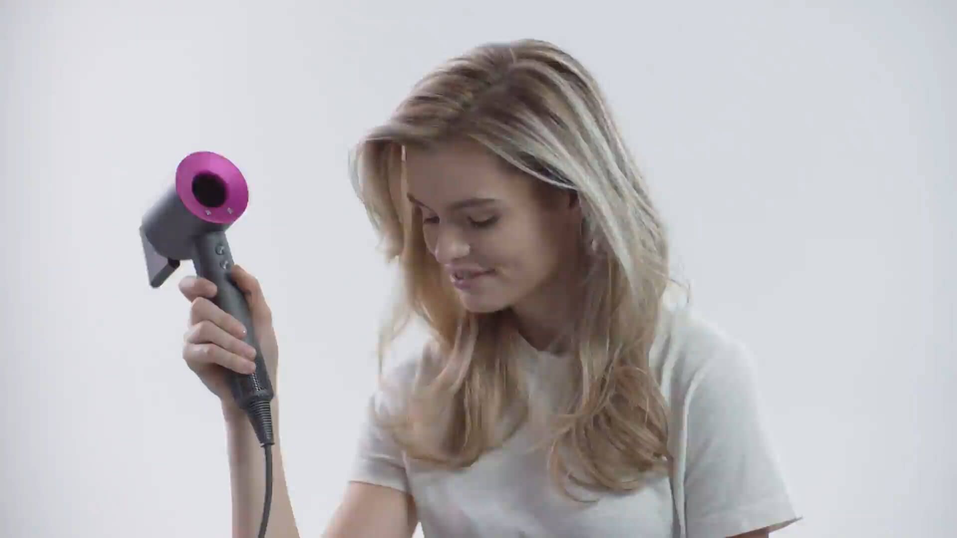 Фен dyson airwrap complete. Дайсон для сушки волос. Фен supersonic hd07. Фен дайсон реклама. Dyson hair dryer.